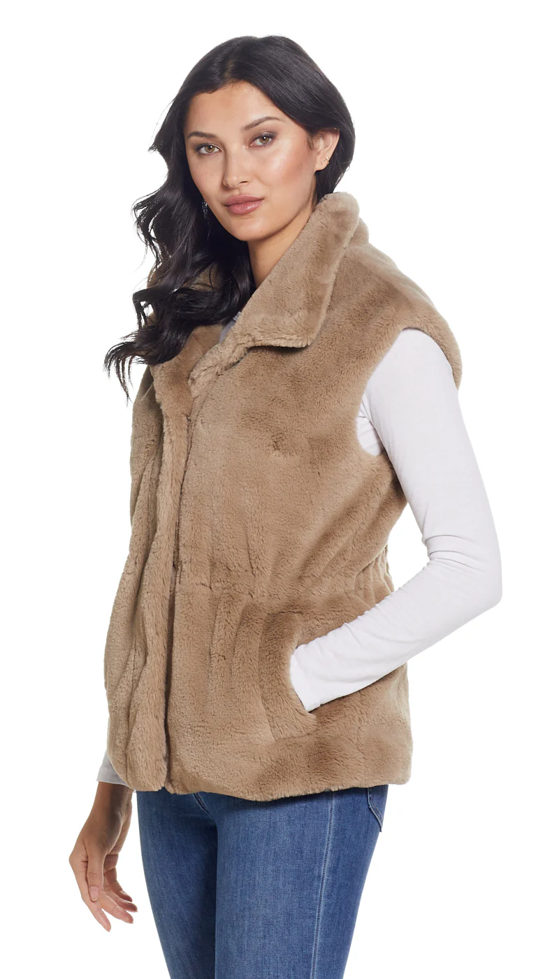 CINCHED FAUX FUR VEST - Image 11