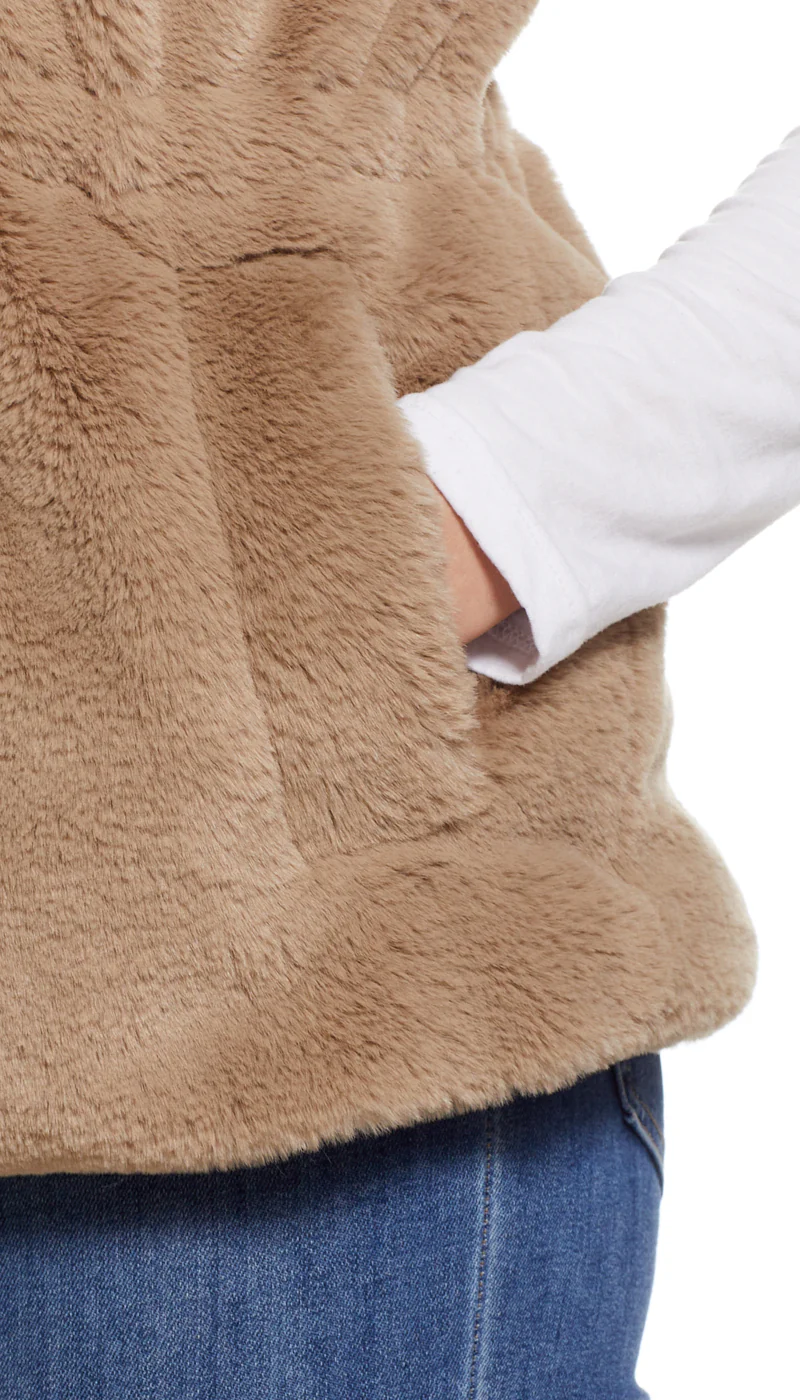 CINCHED FAUX FUR VEST - Image 15