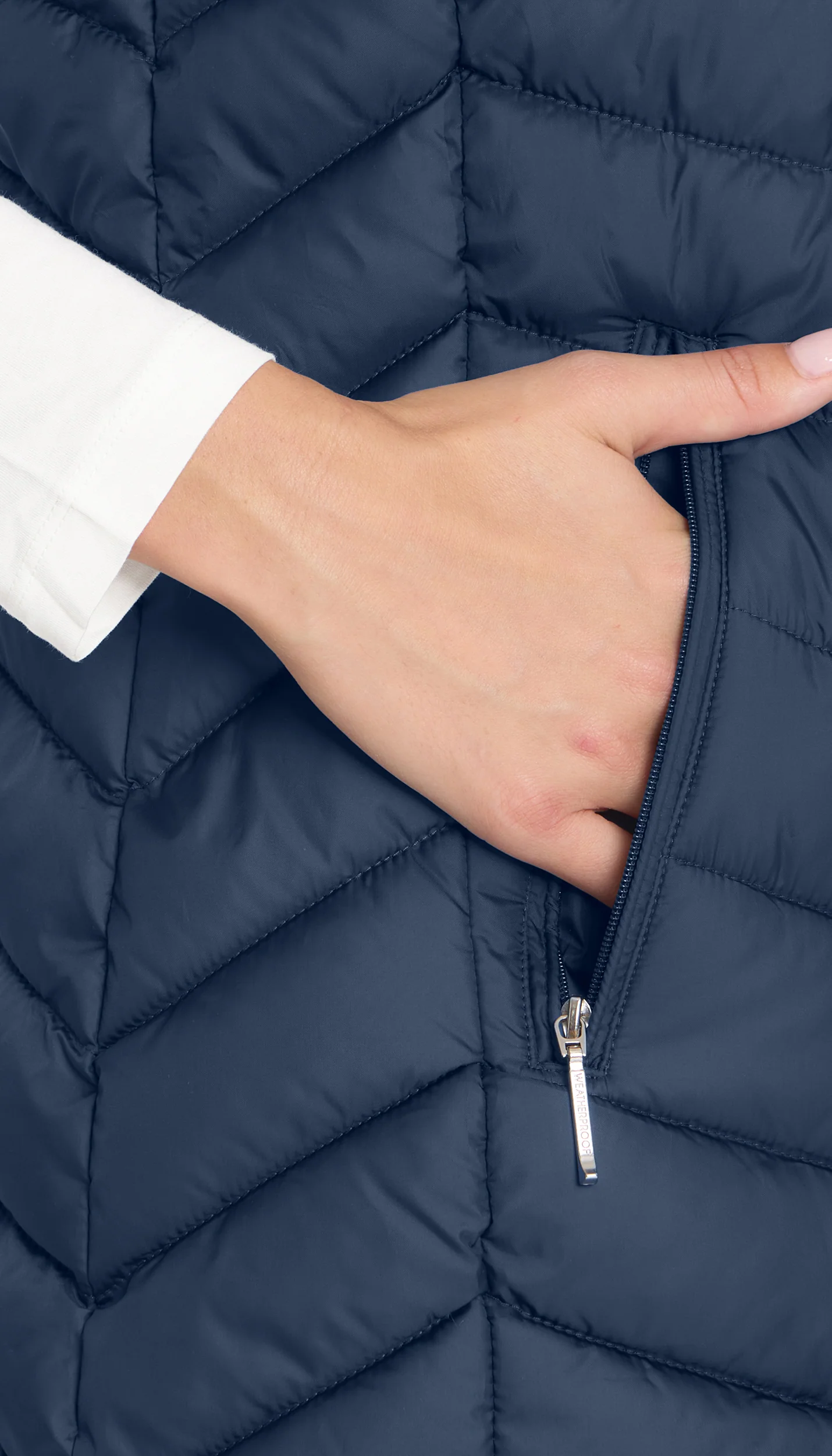 HOODED CHEVRON LONGLINE PUFFER VEST - Image 33
