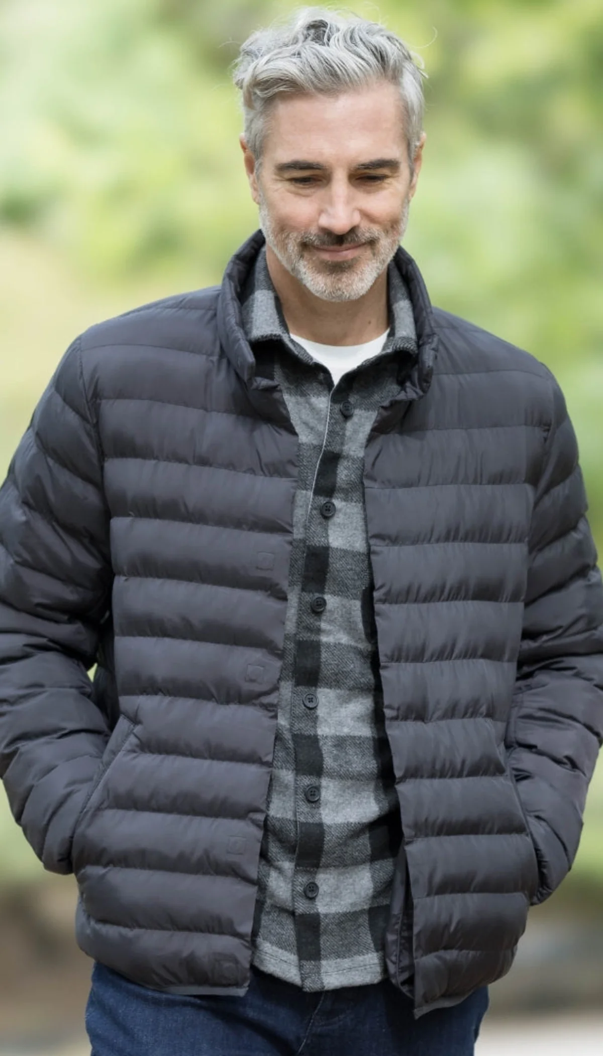 WEATHERPROOF X MAGNAREADY PUFFER JACKET WITH MAGNETIC BUTTONS IN BLACK - Image 3